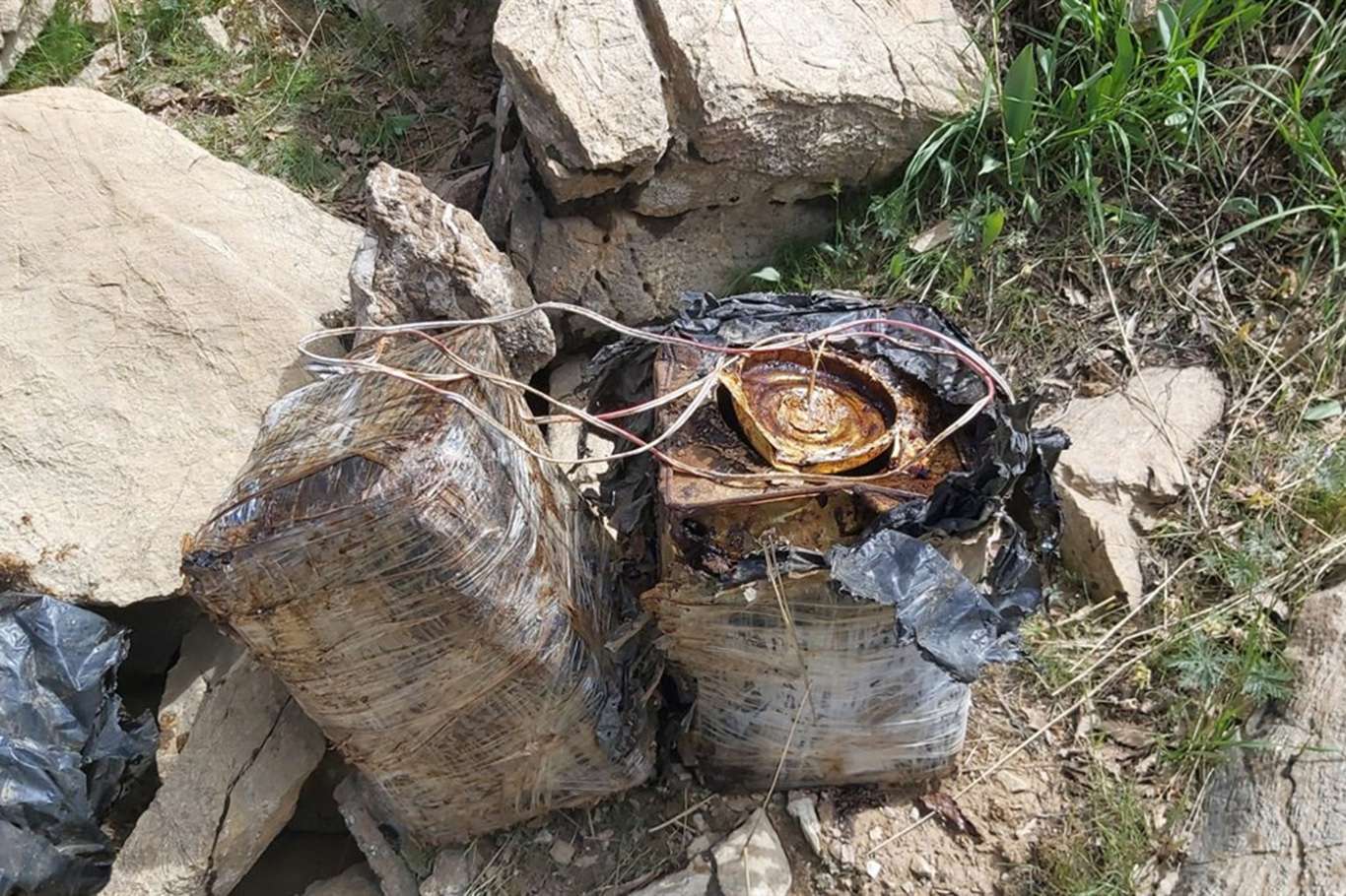 Bitlis`te ele geçirilen 90 kilogram EYP imha edildi
