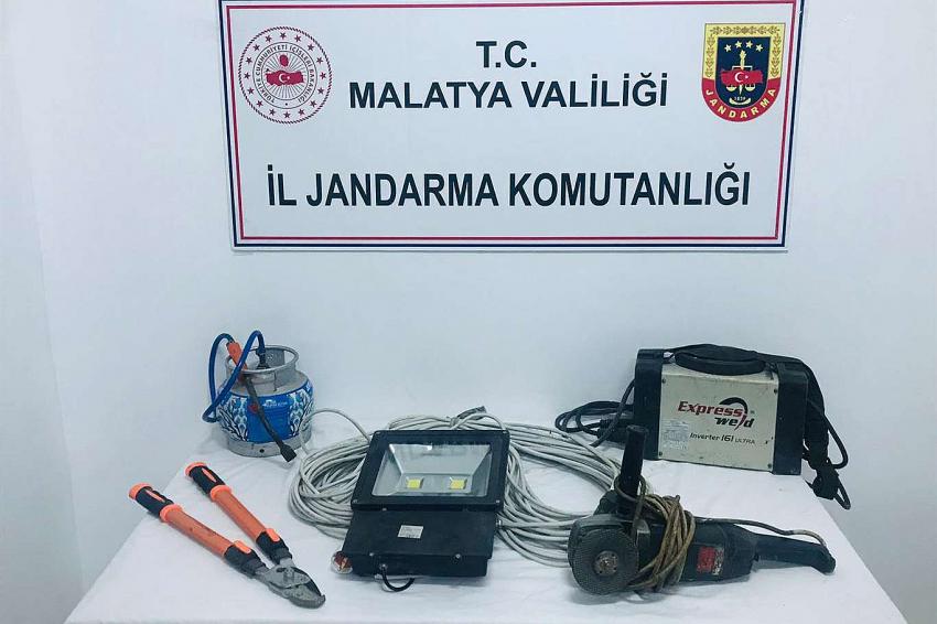 Malatya`da Kiraladıkları araçlarla hırsızlık yapan 6 şüpheli yakalandı