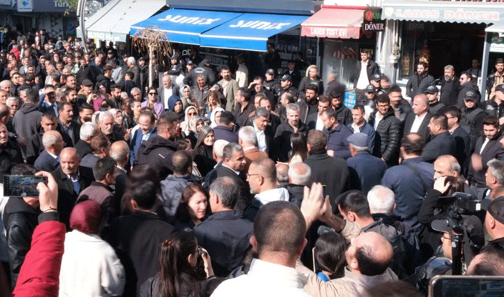 Van’da kayyum protestoları sürüyor! Çok sayıda gözaltı var!